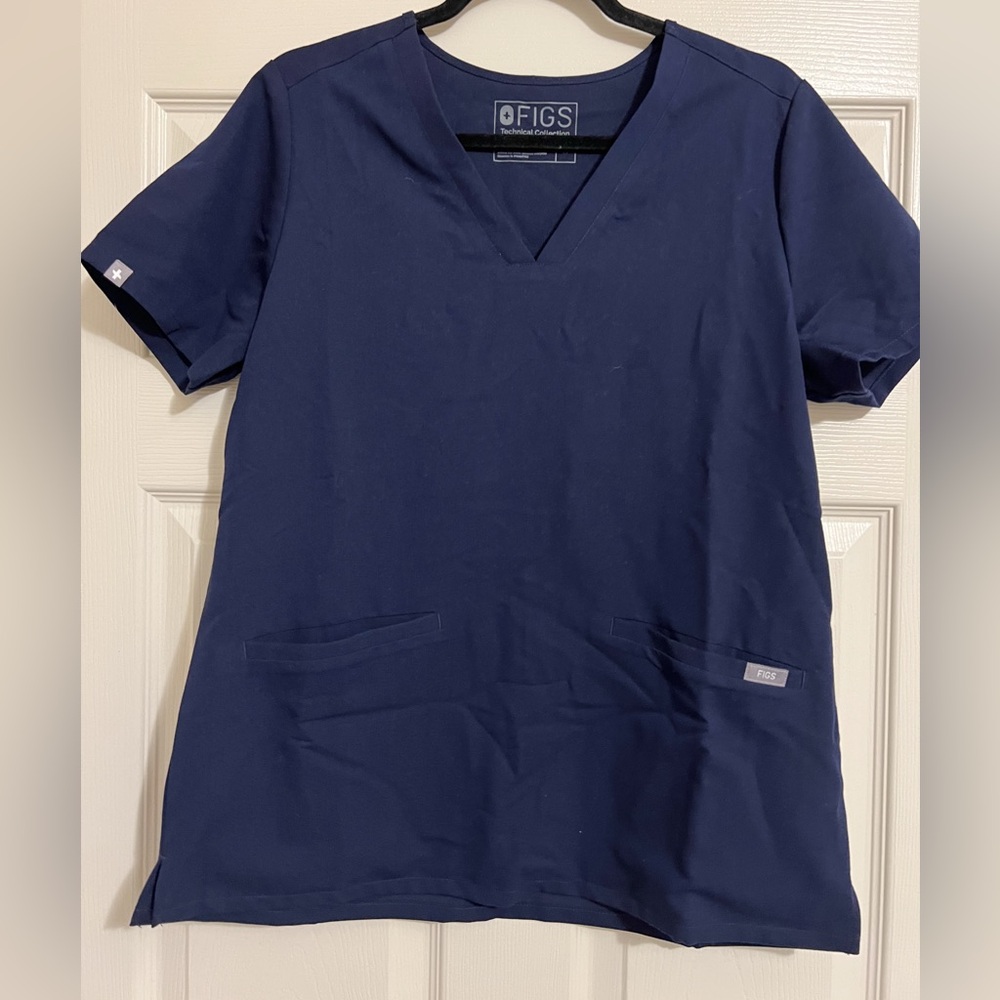 Figs scrub top